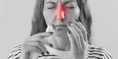 Plötzliches Nasenbluten aus einem Nasenloch – meist harmlos, aber nicht immer